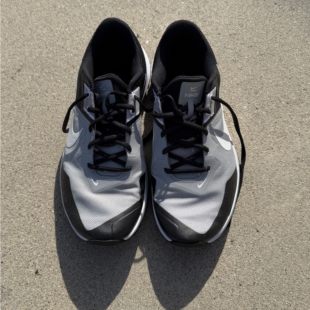 LIKE NEW Nike Gray and Black Men's Athletic Trainers